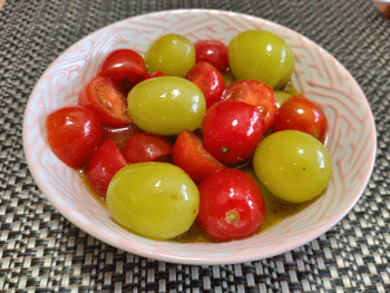 Marinated%20cherry%20tomatoes%20and%20grapes-01.png